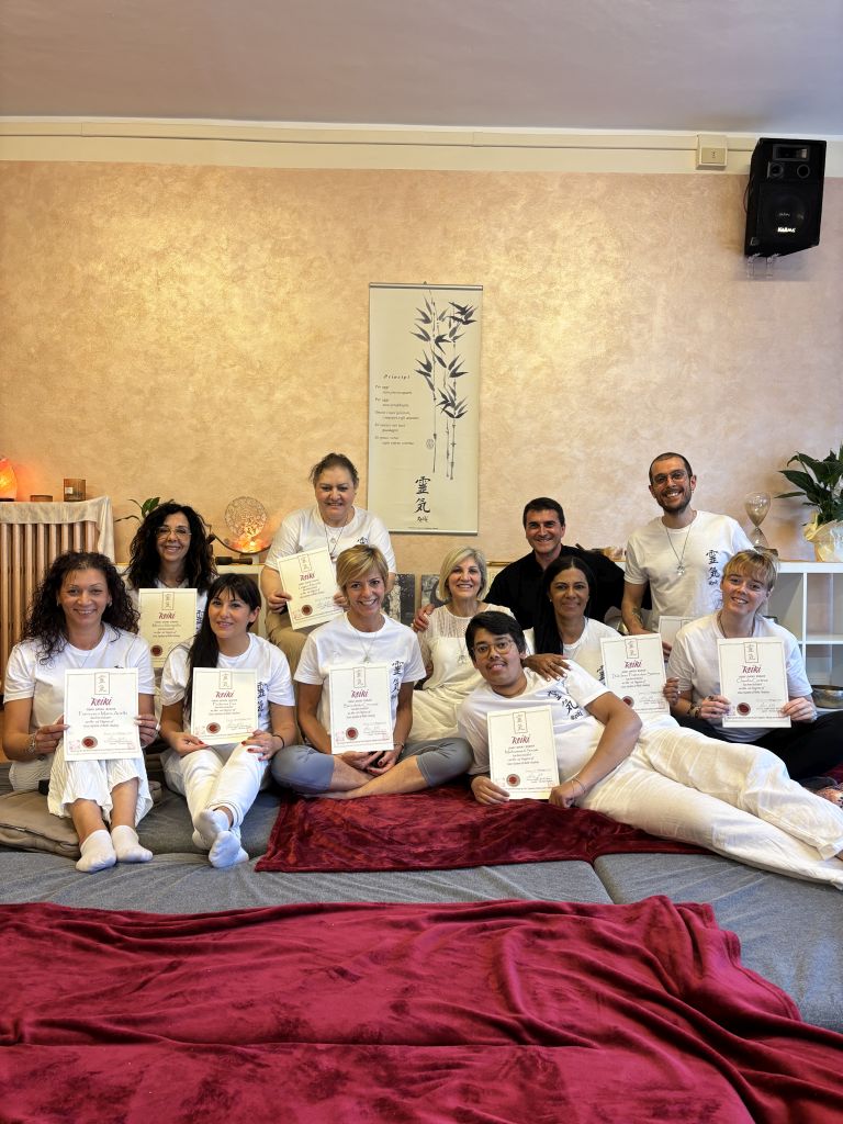Partecipanti al corso Reiki primo livello con attestati finali presso Giardino dell’Essere
