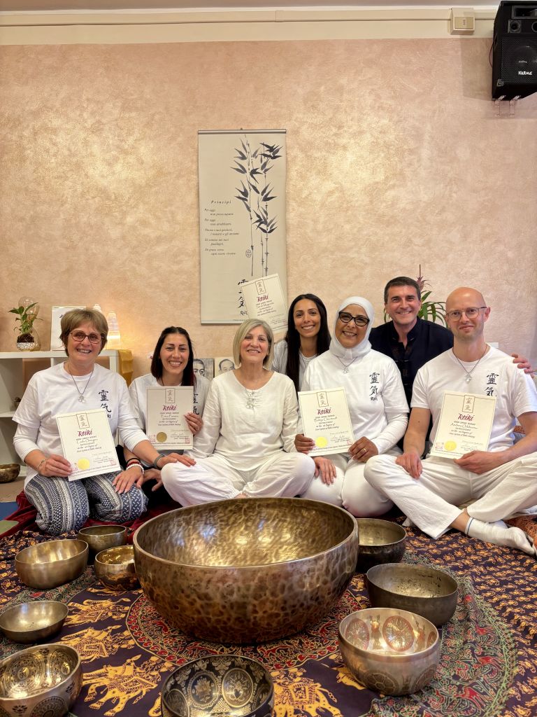 Partecipanti al corso Reiki vicino a me con attestati di partecipazione