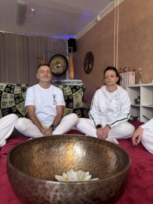 Corso Reiki vicino a me con meditazione di gruppo e pratica Reiki in presenza