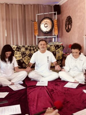 Corso Reiki weekend Torino con meditazione di gruppo e pratica energetica in presenza