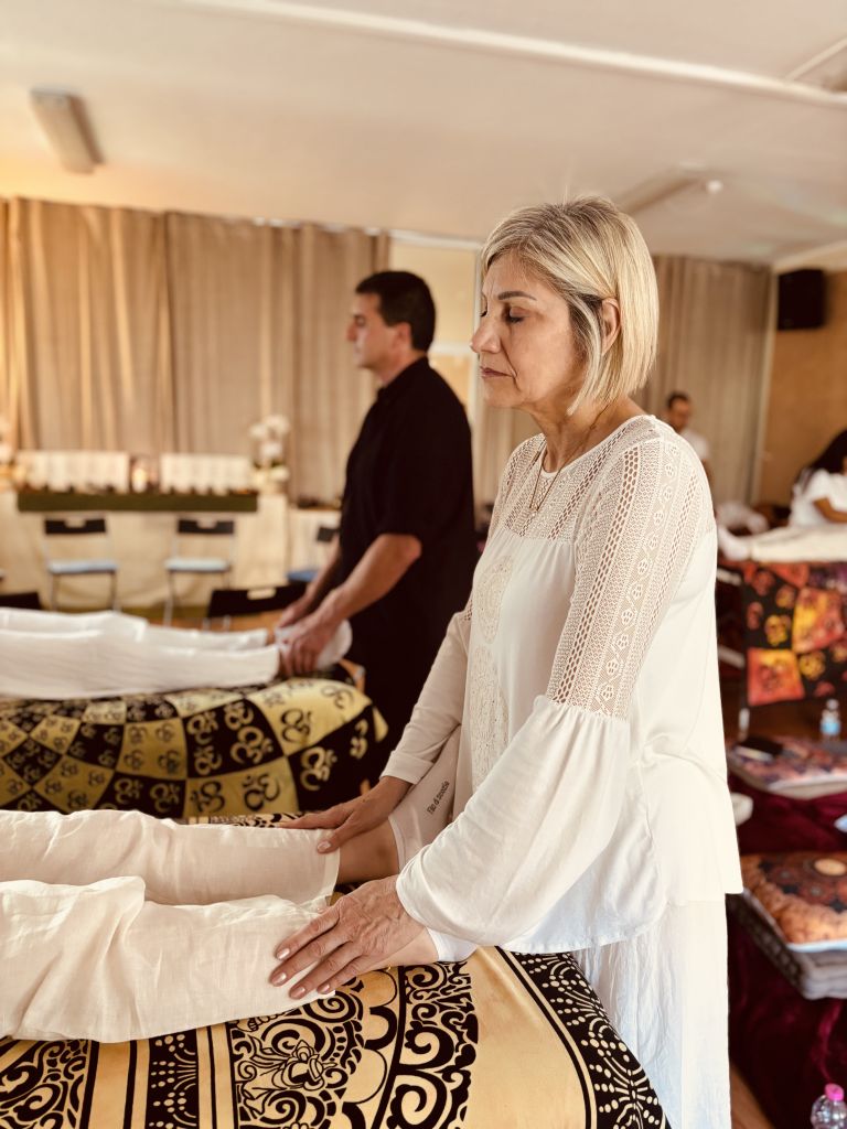 Esperienza Reiki dal vivo durante un seminario in presenza a Torino