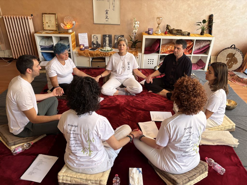 Meditazione condivisa durante un corso Reiki in presenza a Torino
