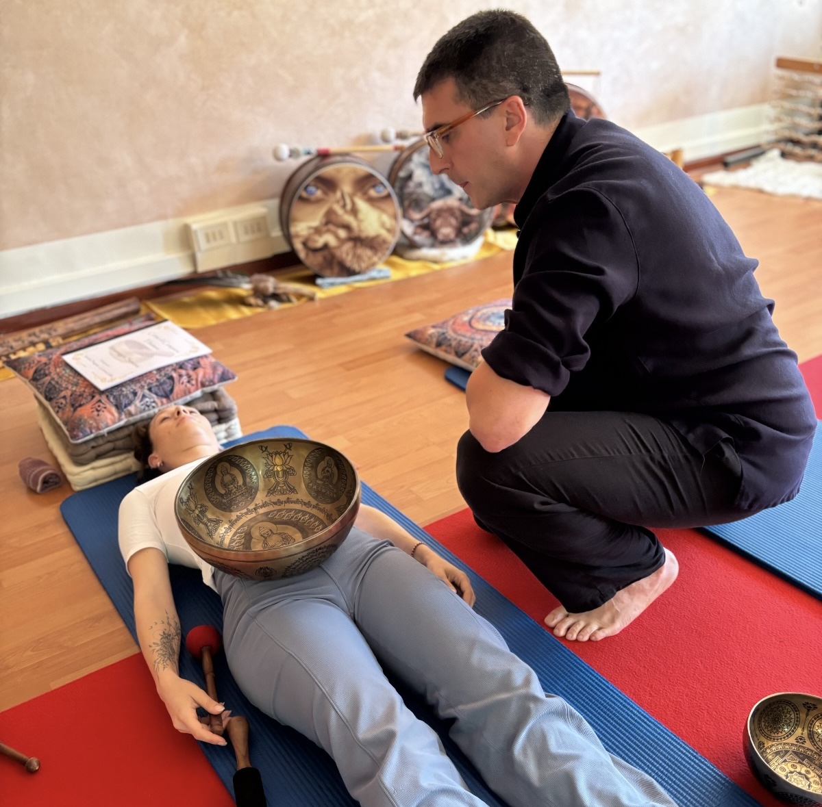 Corso Massaggio Sonoro in svolgimento con Campane Tibetane