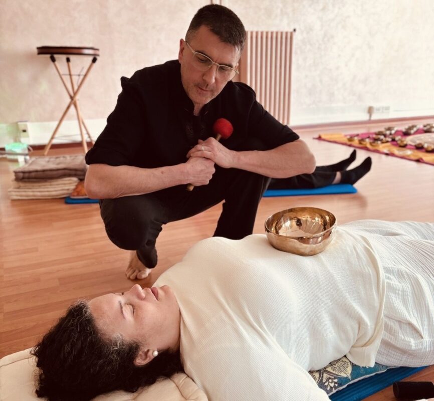 Massaggio sonoro vibrazionale con campane tibetane